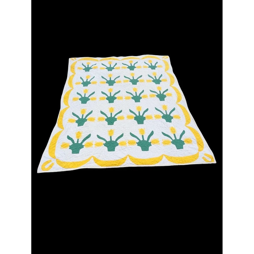 Vintage Hand Quilted Tulip Appliqué Quilt | 70x80